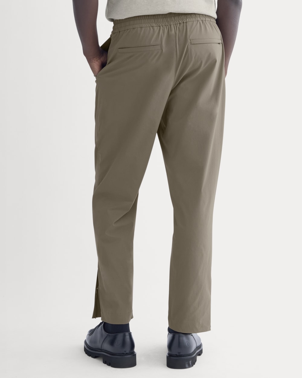 mens-transit-recycled-nylon-jogger-deep-taupe