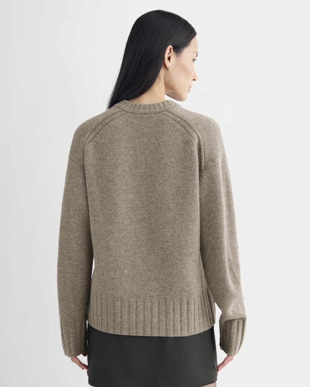 womens-v-neck-sweater-extrafine-merino-heather-soft-taupe
