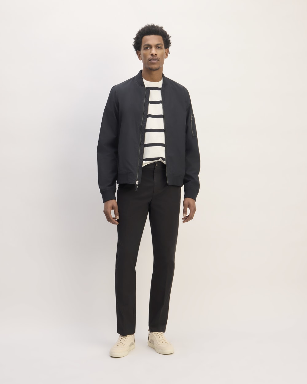 The Relaxed Taper Air Chino | Black – Everlane