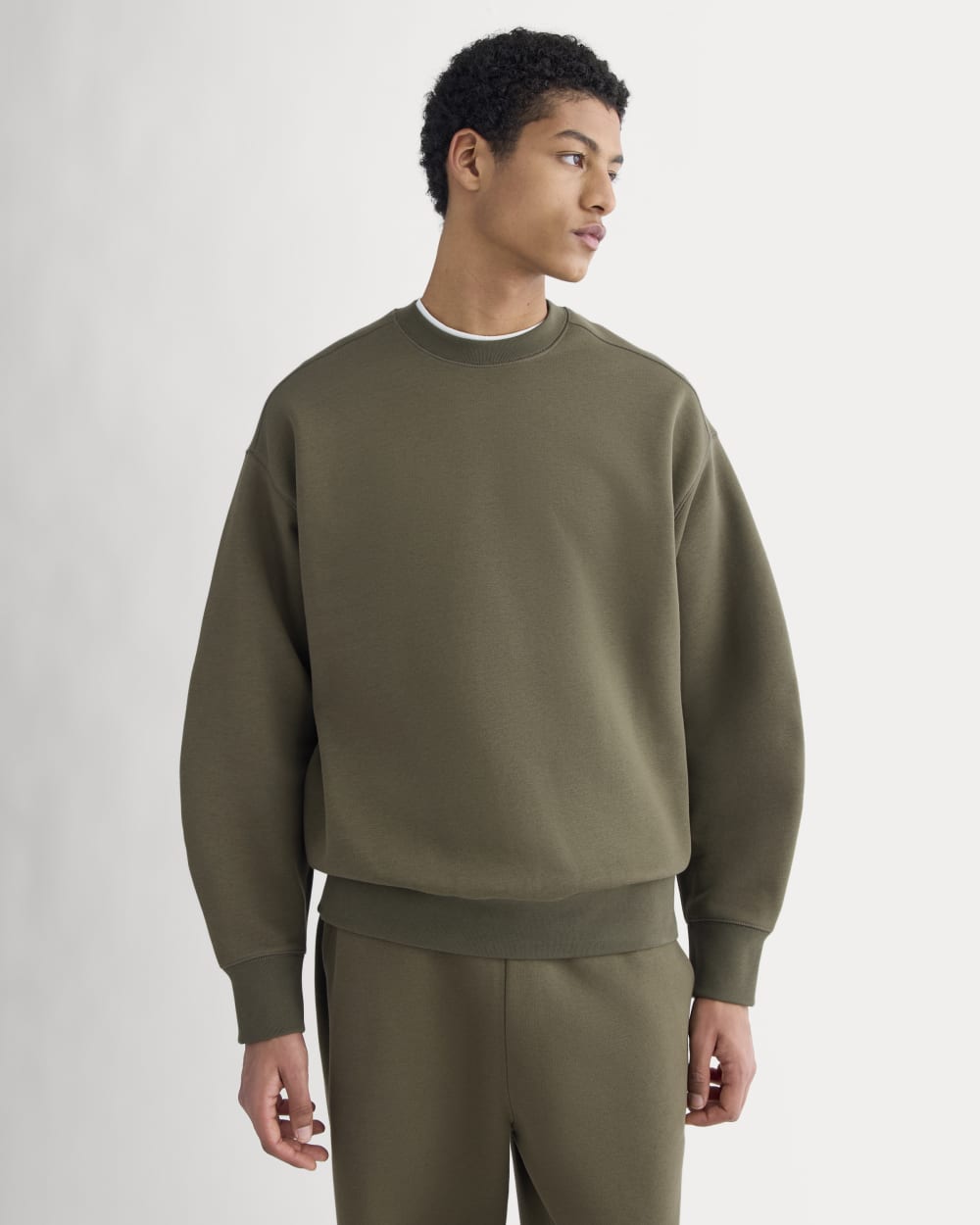 mens-luxe-fleece-crew-pullover-olive-night | primary