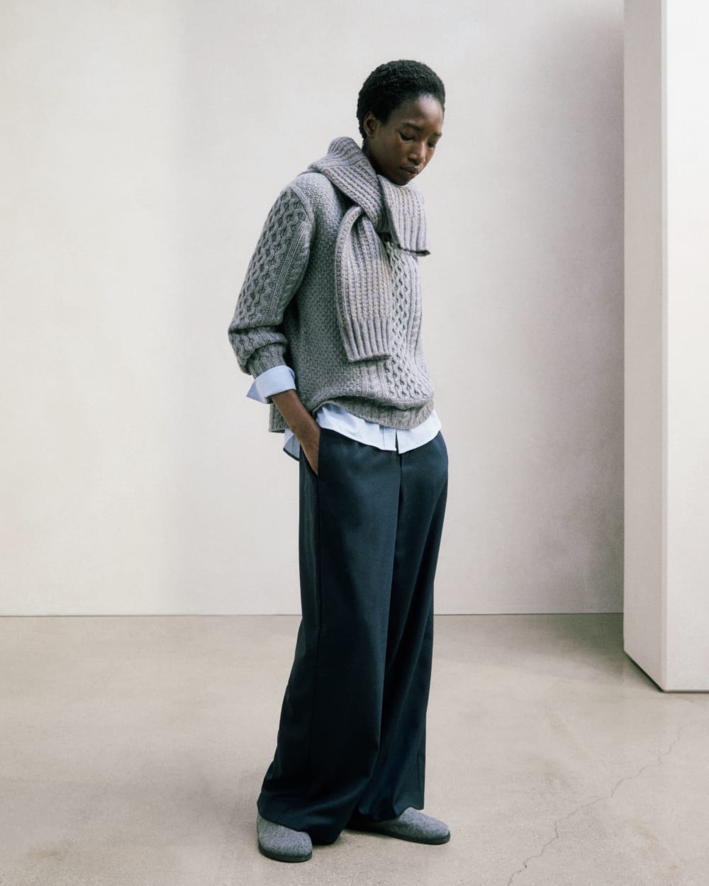 womens-pull-on-trouser-in-tailor-twill-black | editorial