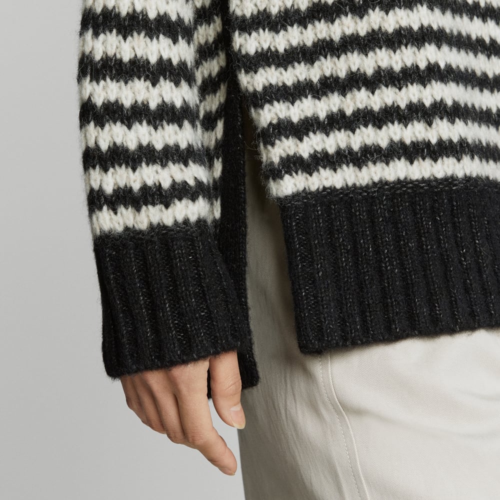 womens-light-chunky-turtleneck-black-oatmeal