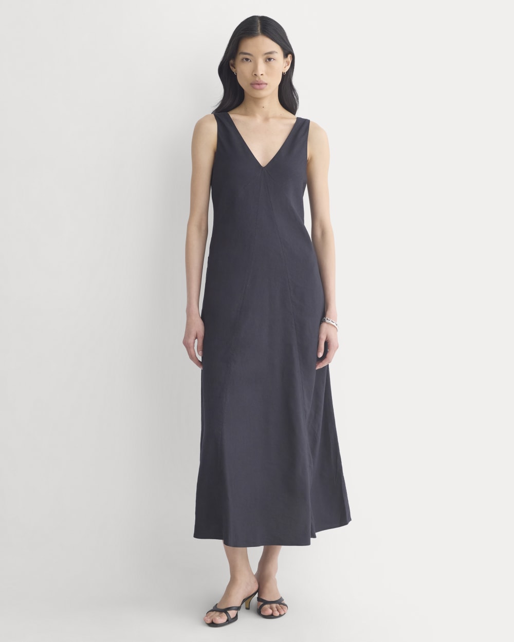 Deep V Seamed Dress in Stretch Linen | Black  Everlane