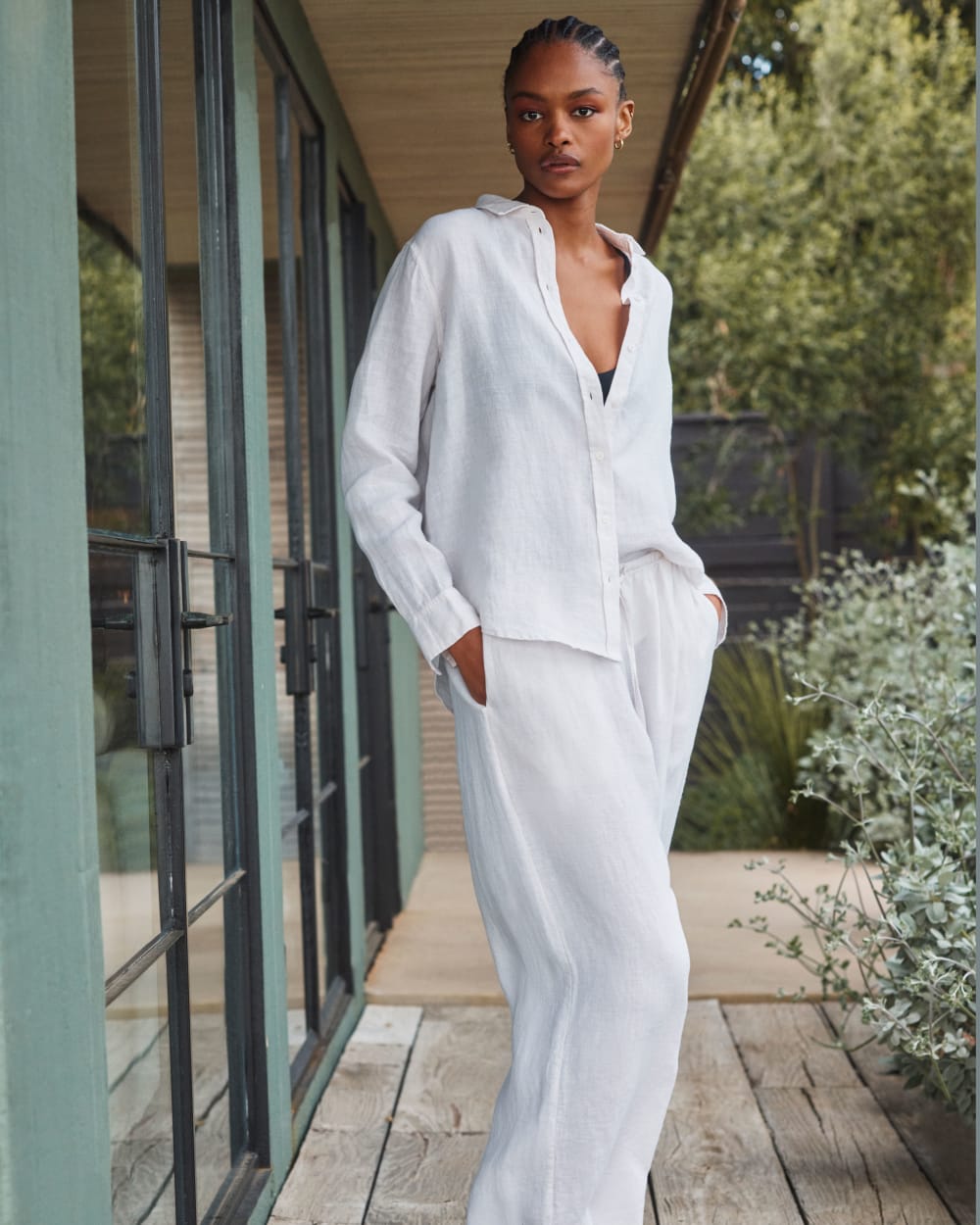 womens-drawstring-pant-in-linen-natural-chambray | editorial