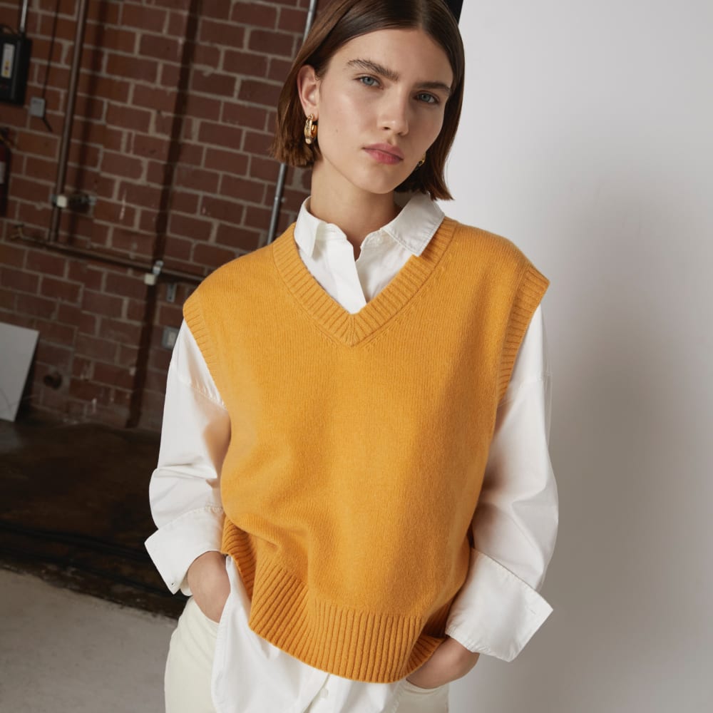 womens-recashmere-vest-kumquat