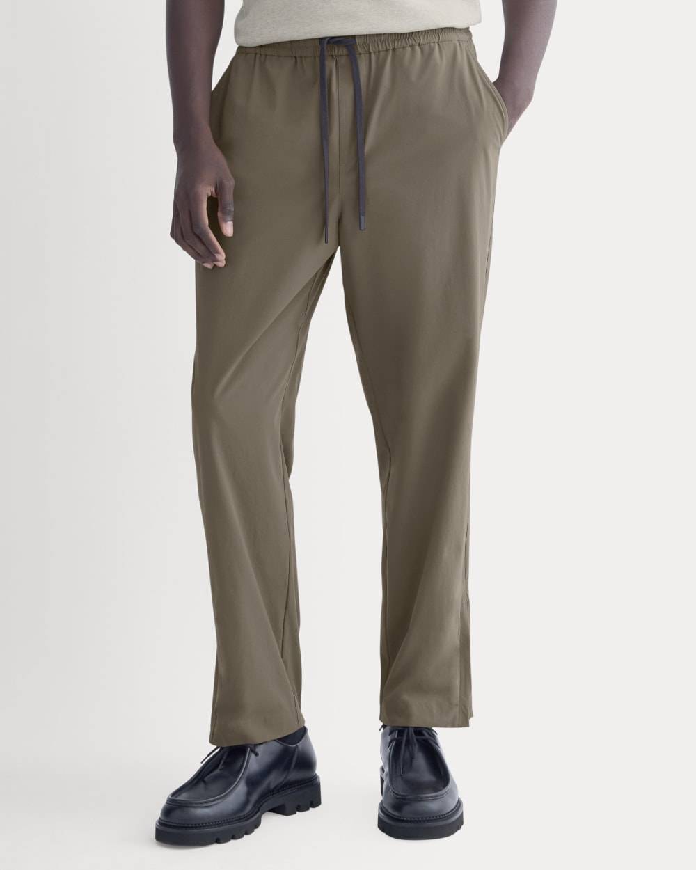 mens-transit-recycled-nylon-jogger-deep-taupe