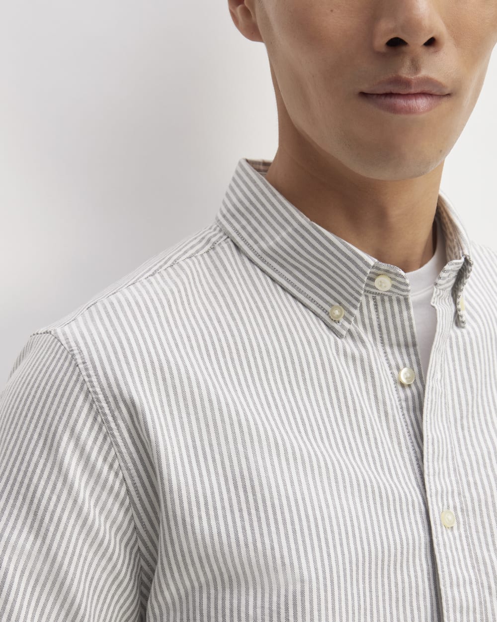 mens-organic-short-sleeve-oxford-shirt-charcoal-white