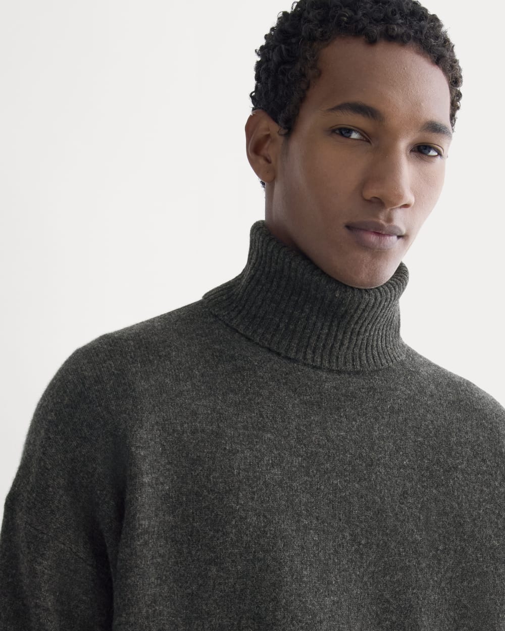 mens-luxe-merino-relaxed-turtleneck-heathered-black
