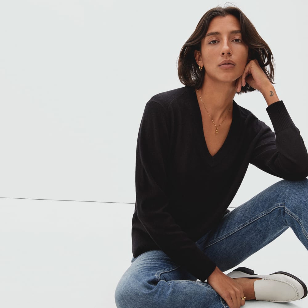 womens-cashmere-vneck-black