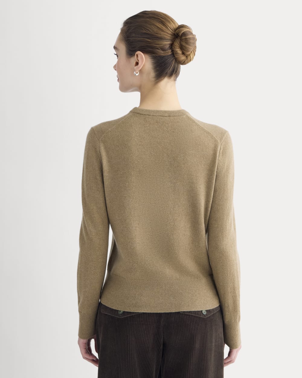 womens-cashmere-slim-crew-sweater-toast