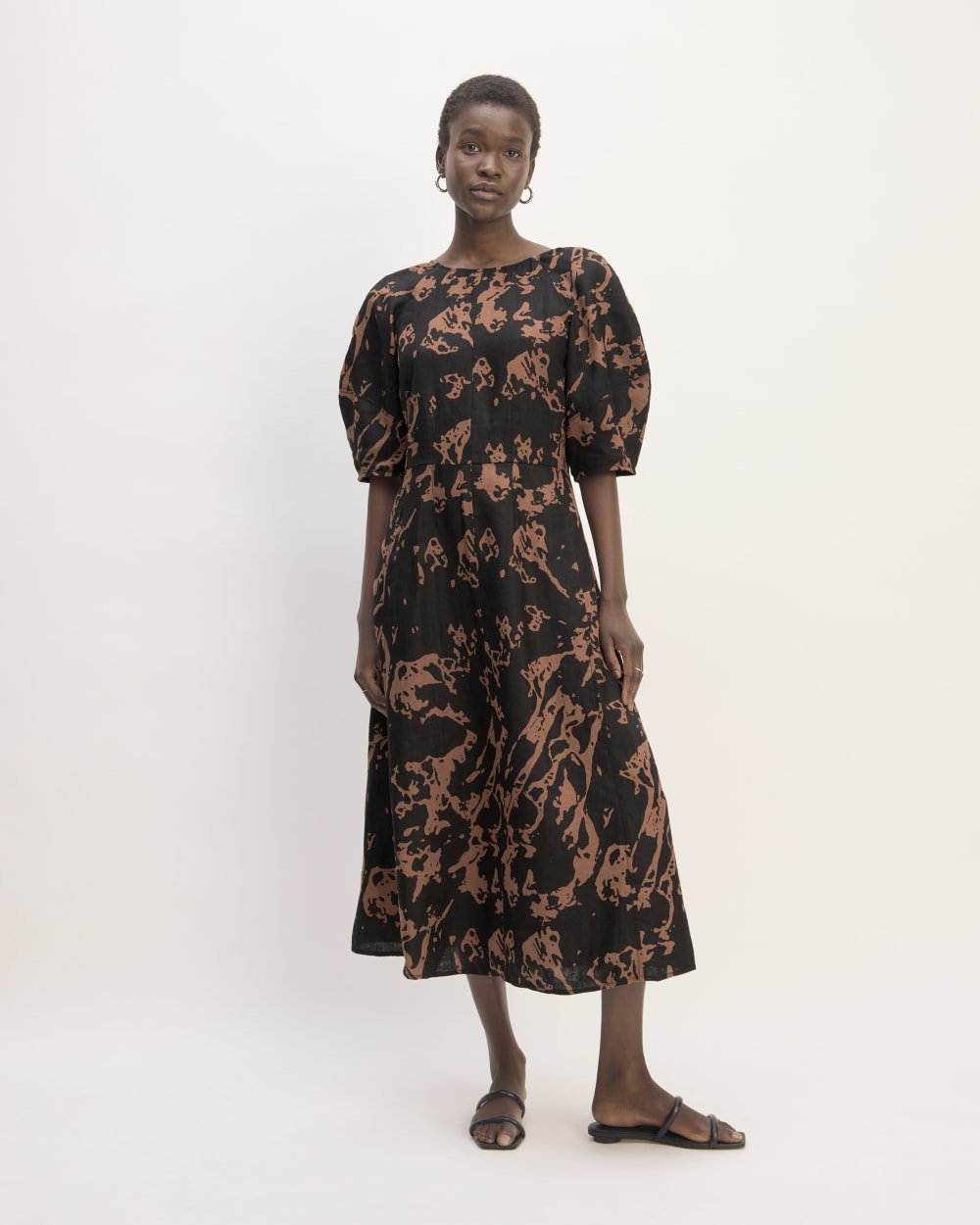 The Linen Short-Sleeve Scoop Midi Dress | Carob Brown Abstract Everlane The Linen Short-Sleeve Scoop Midi Dress | Carob Brown Abstract Everlane
