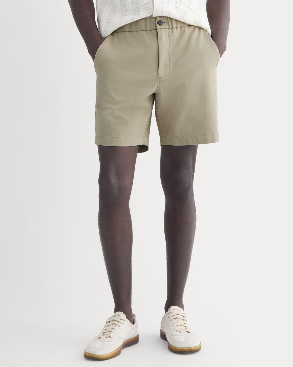 Short chino à enfiler en coton extensible biologique - entrejambe de 7 po in Dune de sable Short chino à enfiler en coton extensible biologique - entrejambe de 7 po in Dune de sable
