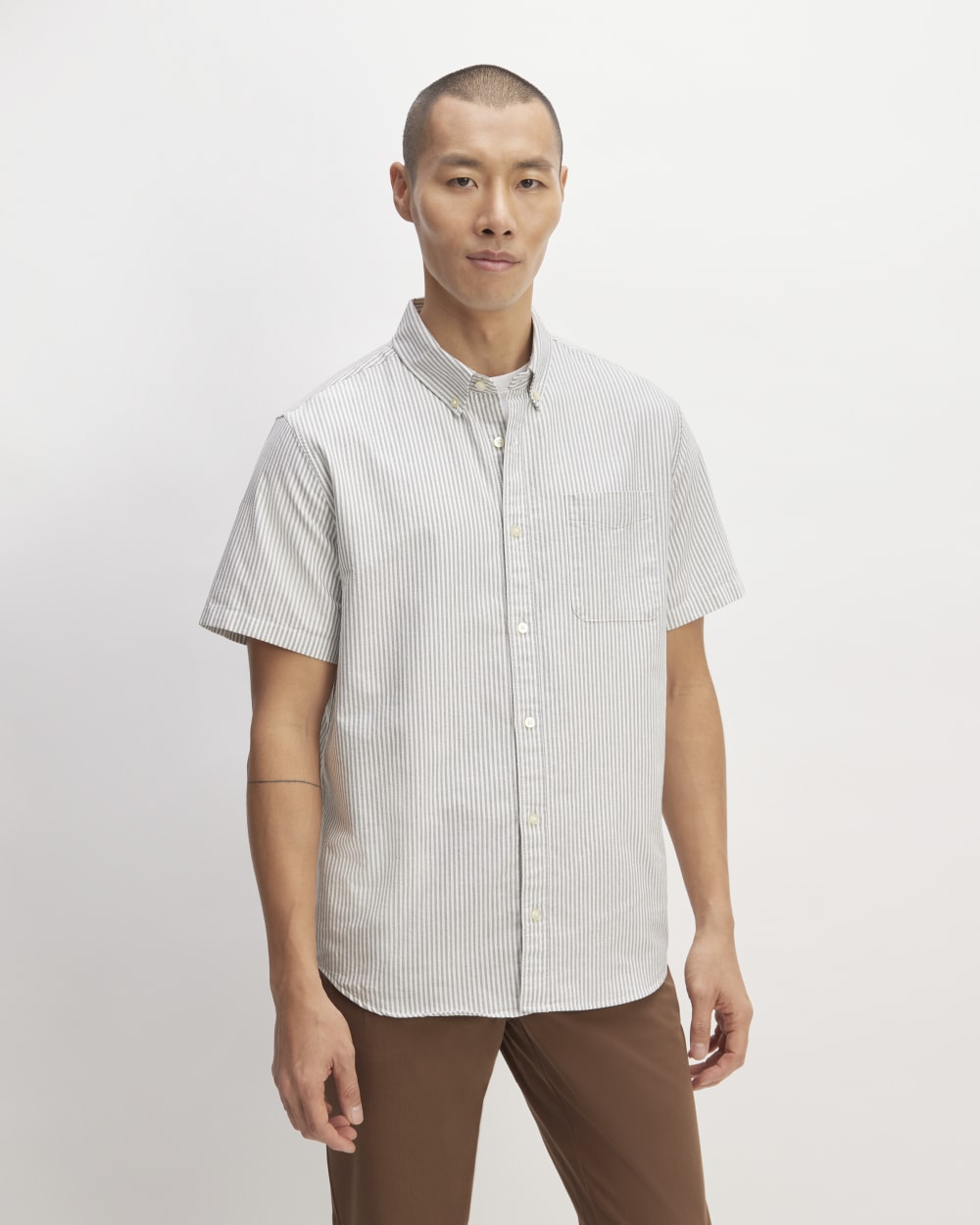 mens-organic-short-sleeve-oxford-shirt-charcoal-white | primary