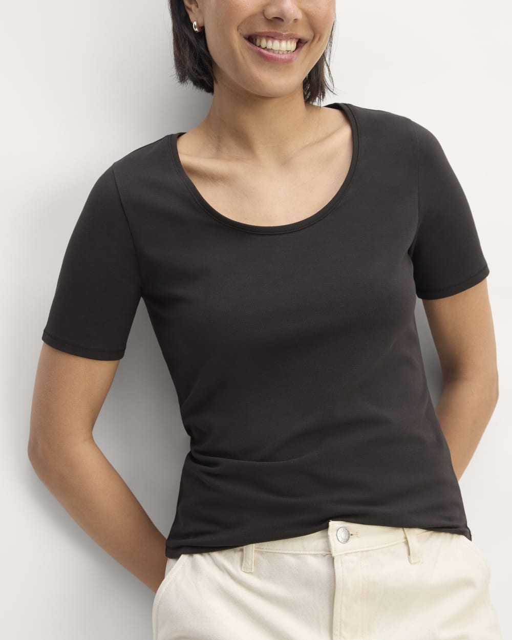 The Form Scoop-Neck Tee | Black – Everlane
