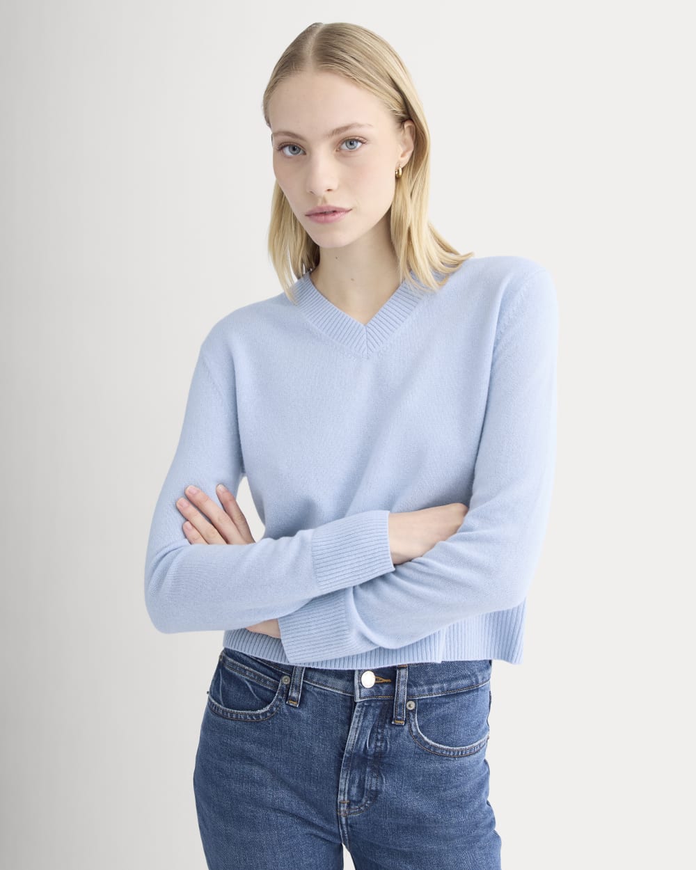 womens-cashmere-cropped-high-v-sweater-open-air-blue | primary