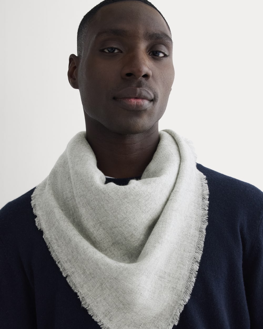 The Cashmere Feather Scarf | Heathered Grey – Everlane