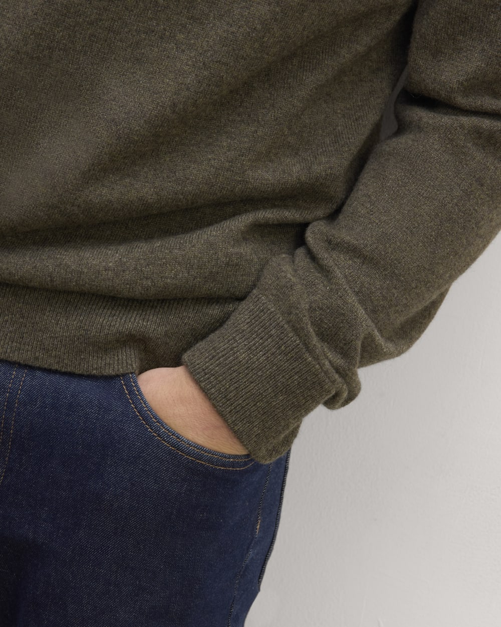 mens-cashmere-vneck-hthr-army-green