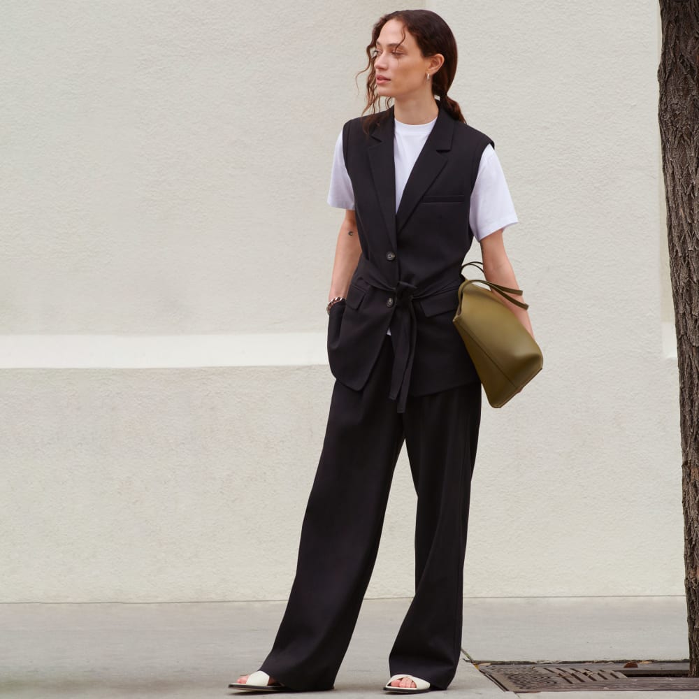 womens-tencel-sleeveless-blazer-black