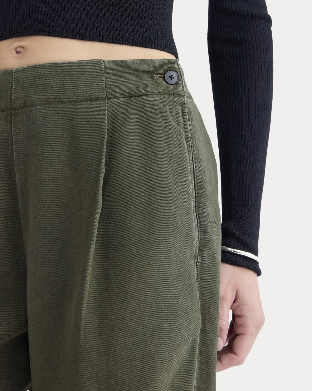 womens-chino-jogger-in-buttersoft-dark-forest