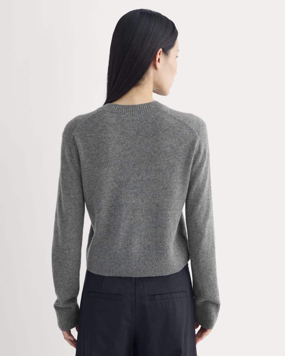 Cashmere Cropped High-V Sweater | Heather Charcoal – Everlane