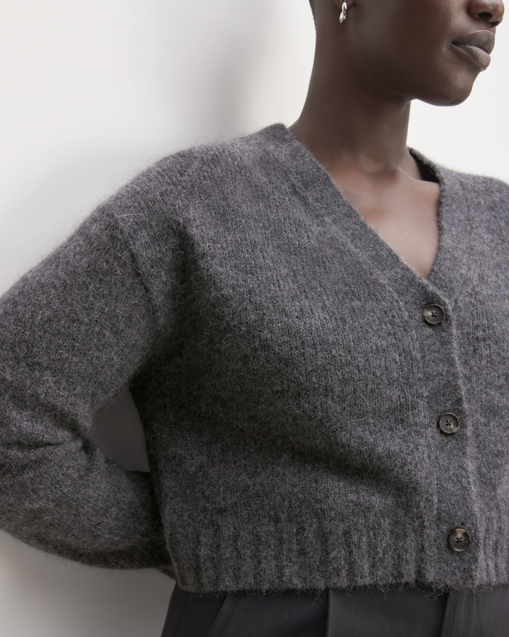 The Alpaca V-Neck Cropped Cardigan | Dark Charcoal – Everlane