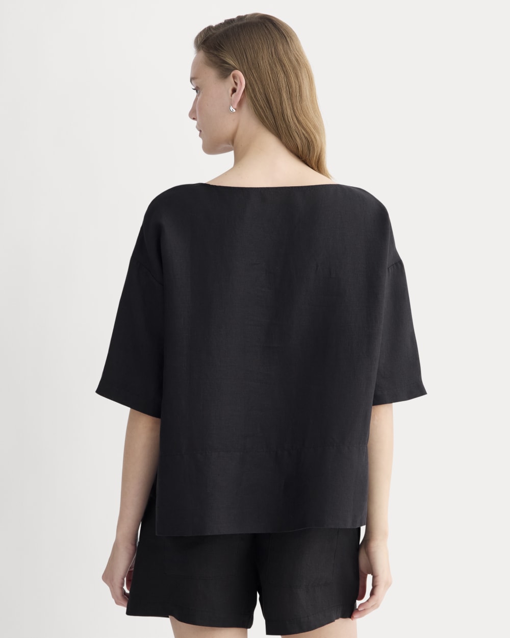 The Boatneck Top in Linen | Black – Everlane