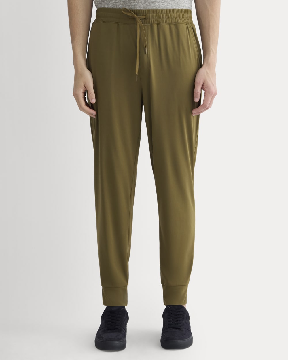 The Off-Duty Tech Jogger | Olive – Everlane