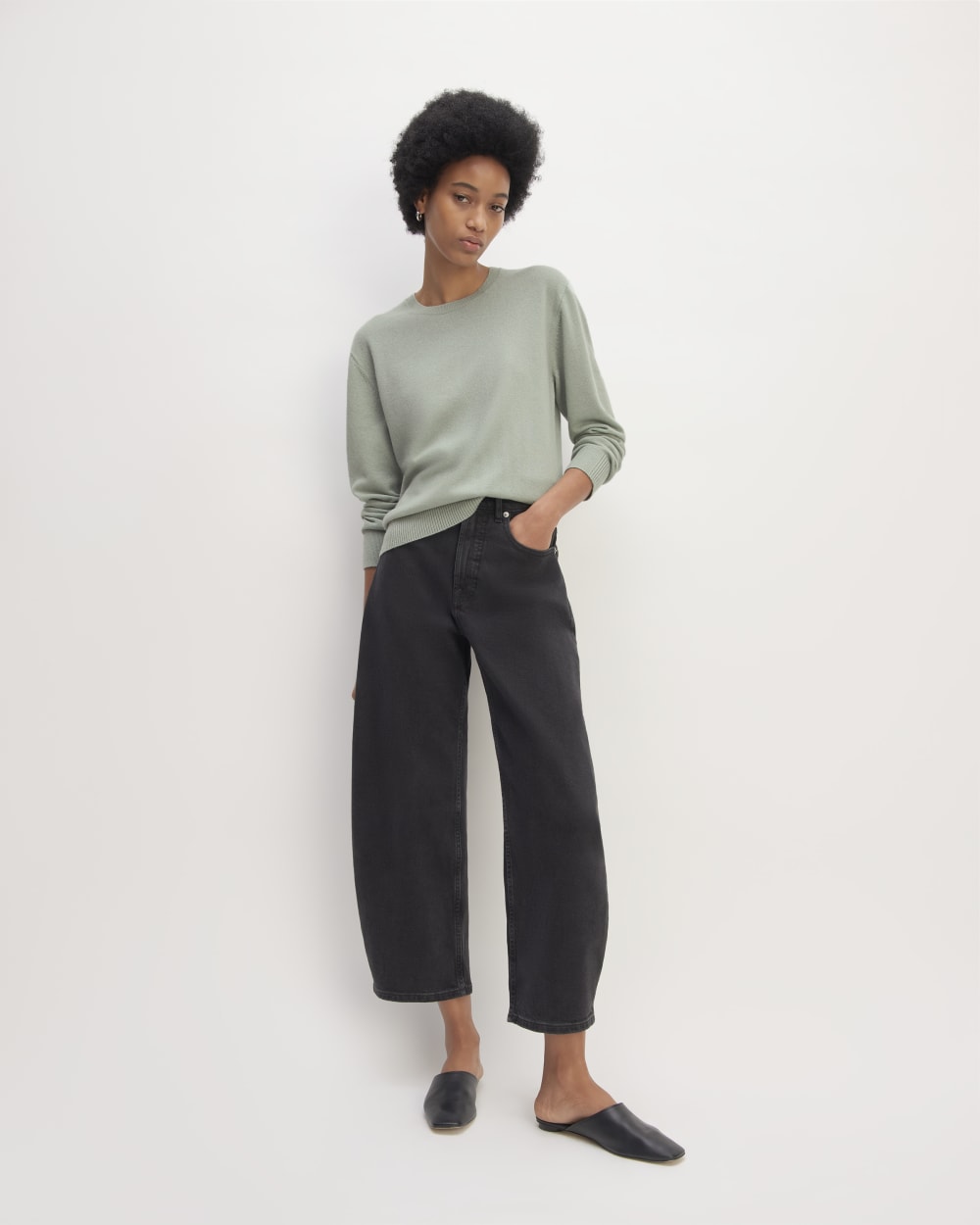 womens-cashmere-classic-crew-sweater-light-sage-green