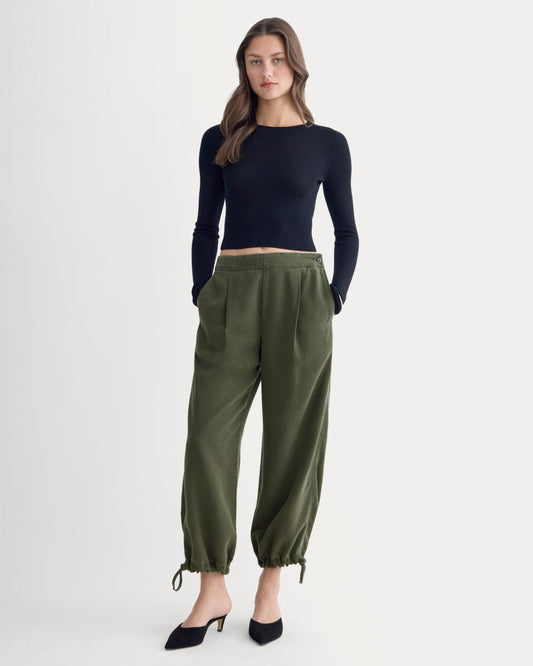 womens-chino-jogger-in-buttersoft-dark-forest | primary