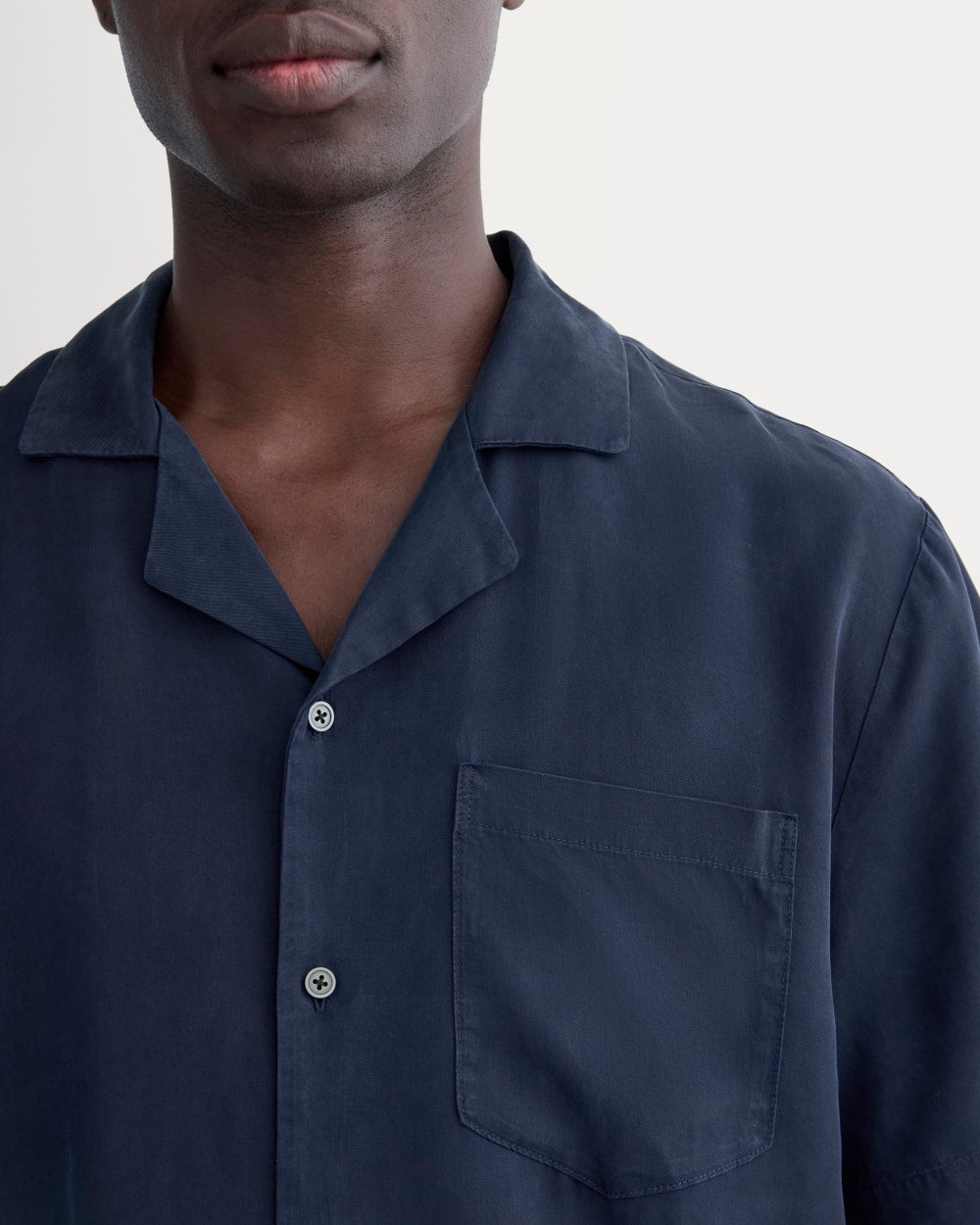 The Resort Shirt in Butterlite | Navy – Everlane