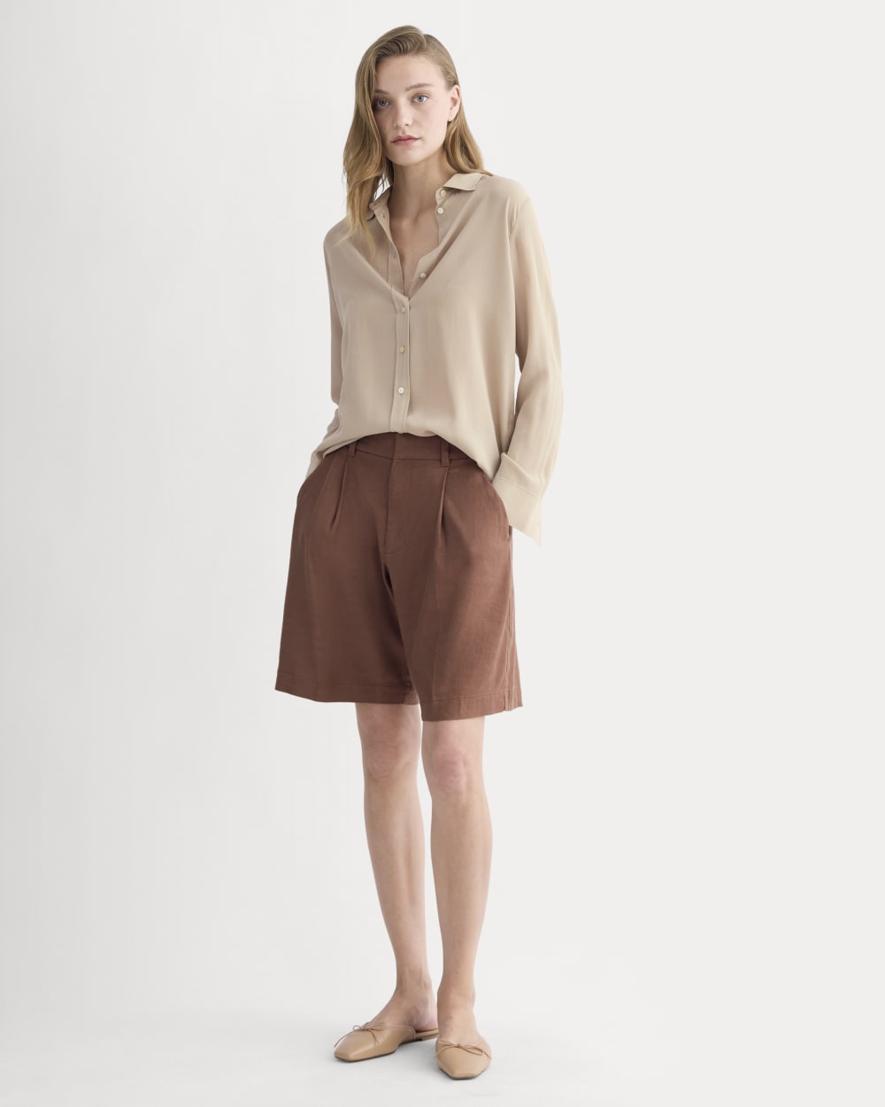 womens-pleated-short-in-stretch-linen-cedarwood | primary