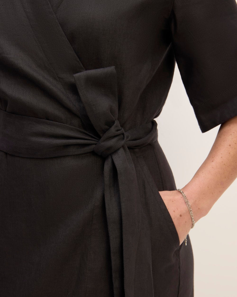 The Wrap Dress in Linen | Black Everlane The Wrap Dress in Linen | Black Everlane