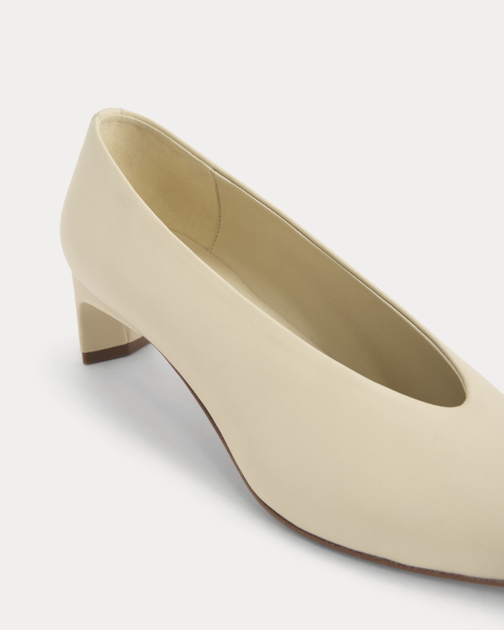 womens-italian-leather-almond-toe-pump-crema