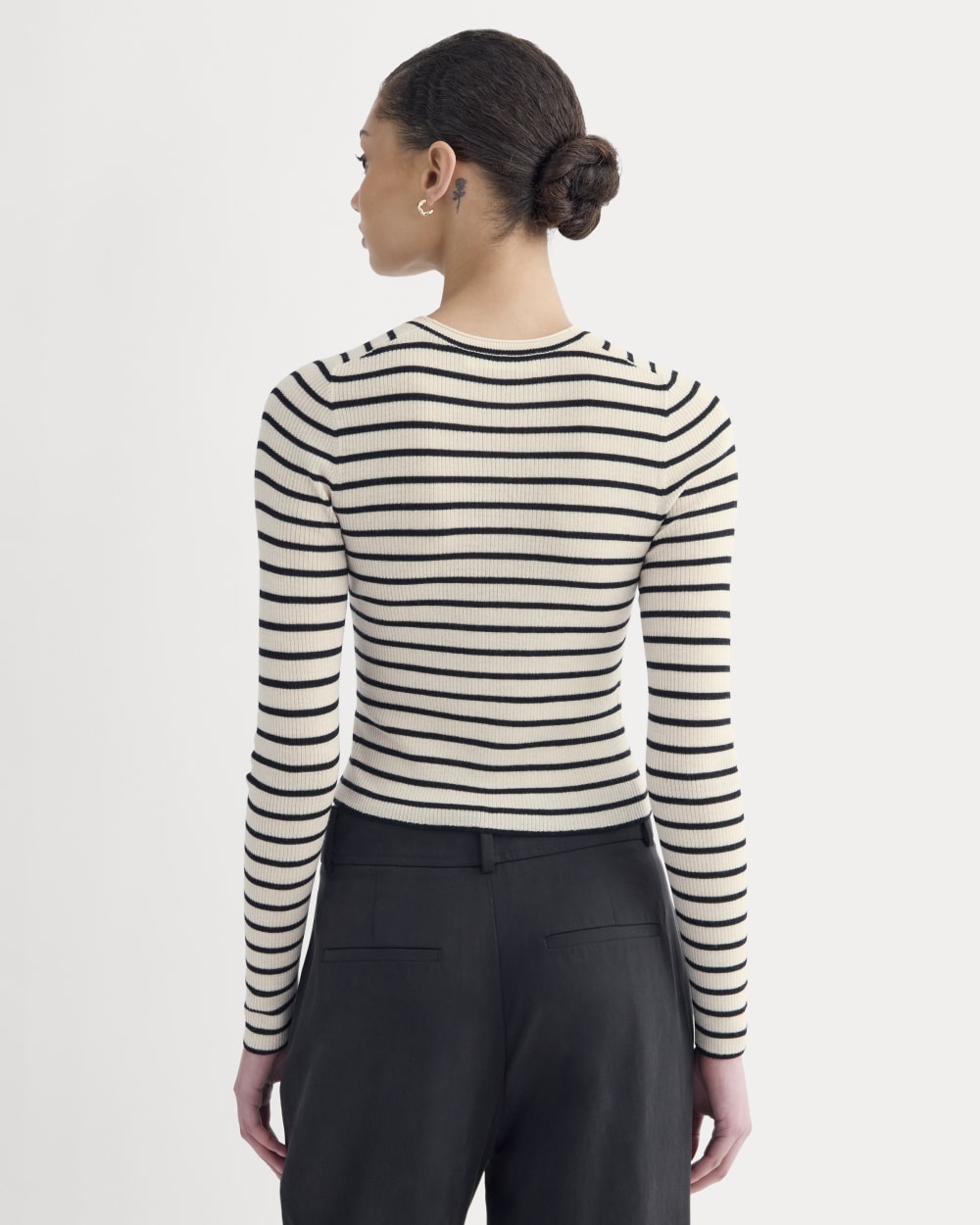 womens-cropped-crew-top-ultrafine-merino-parchement-black