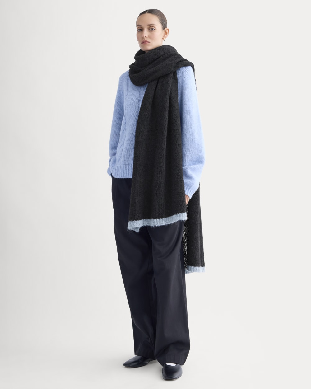 R’IAM EMBROIDALY スカーフ　ブラック Plush Alpaca Scarf | Black/ Skyway – Everlane
