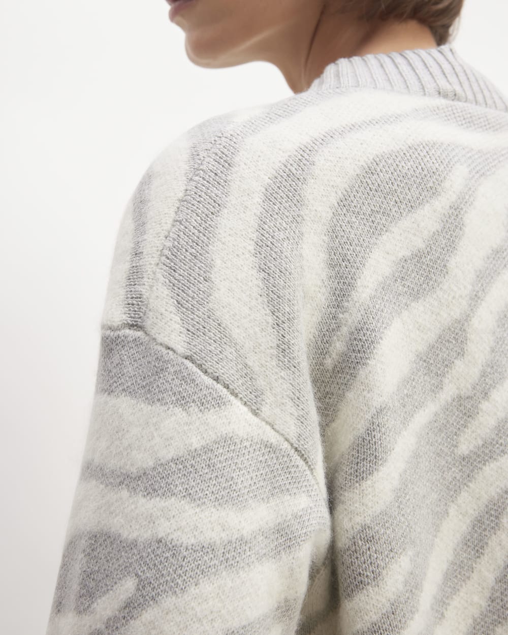 The Alpaca Tiger Jacquard Cardigan | Heathered Grey / Snow – Everlane