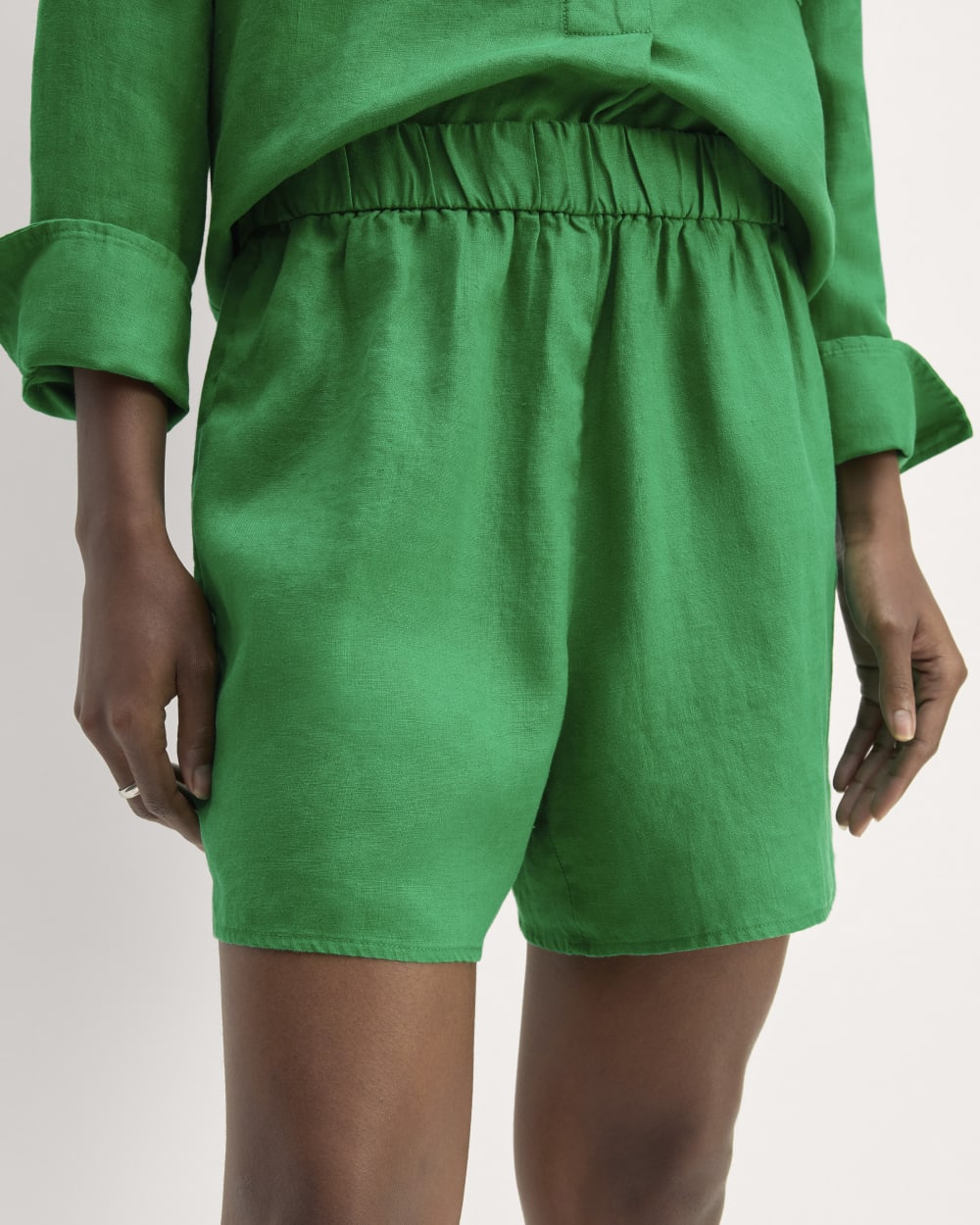 womens-linen-easy-short-grass-green
