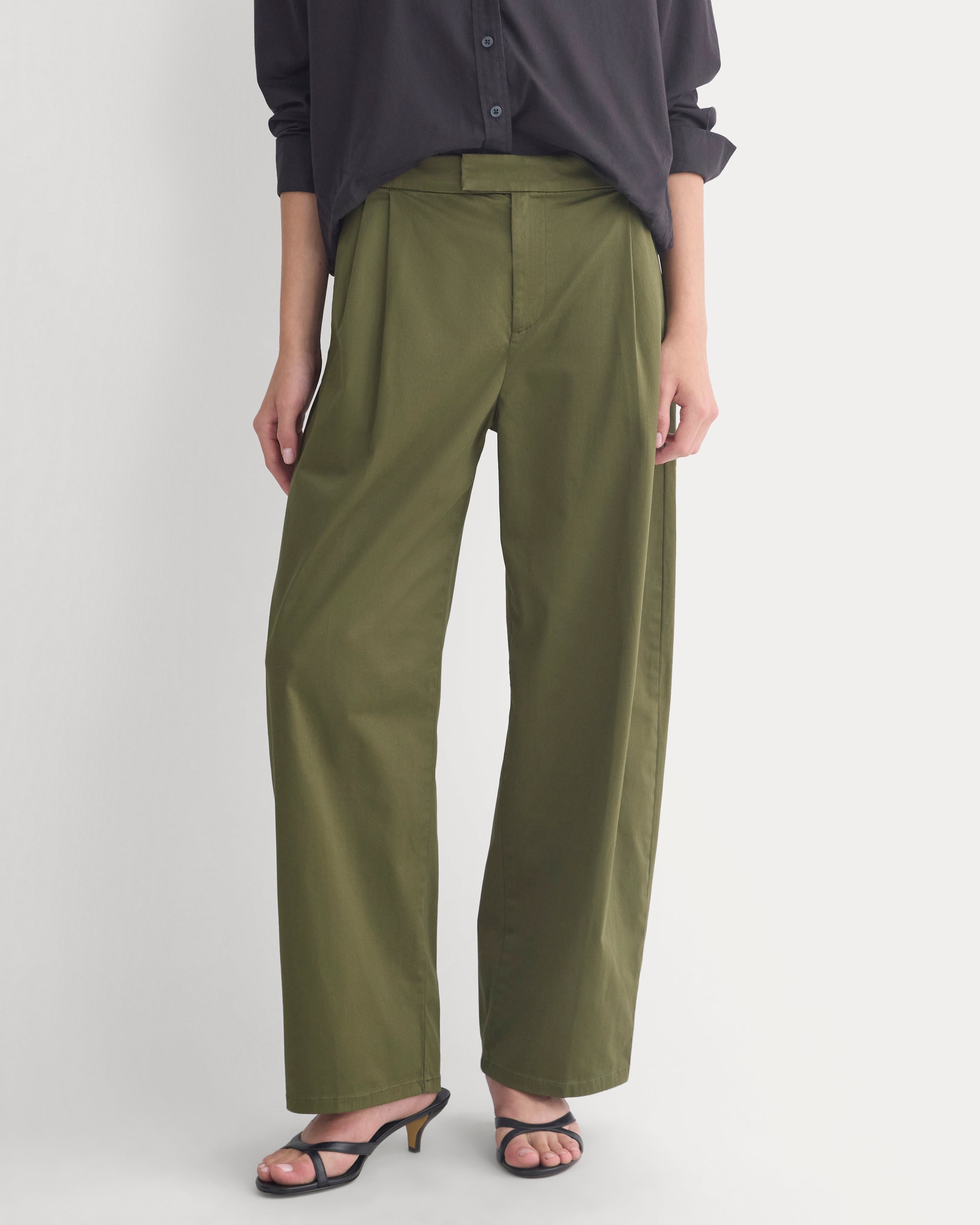 Barrel-Leg Pant in Organic Cotton Sateen | Olive Night