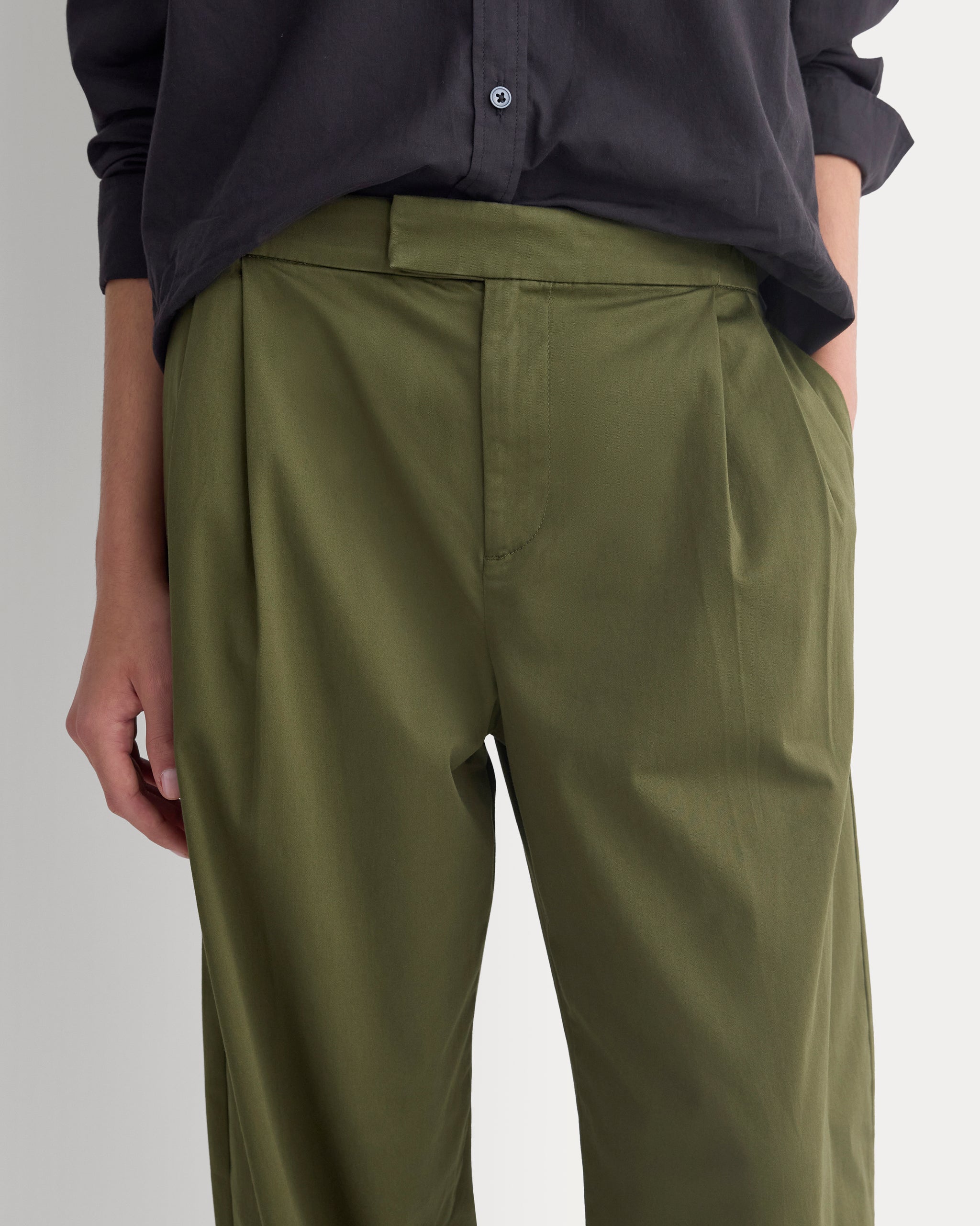 Barrel-Leg Pant in Organic Cotton Sateen | Olive Night