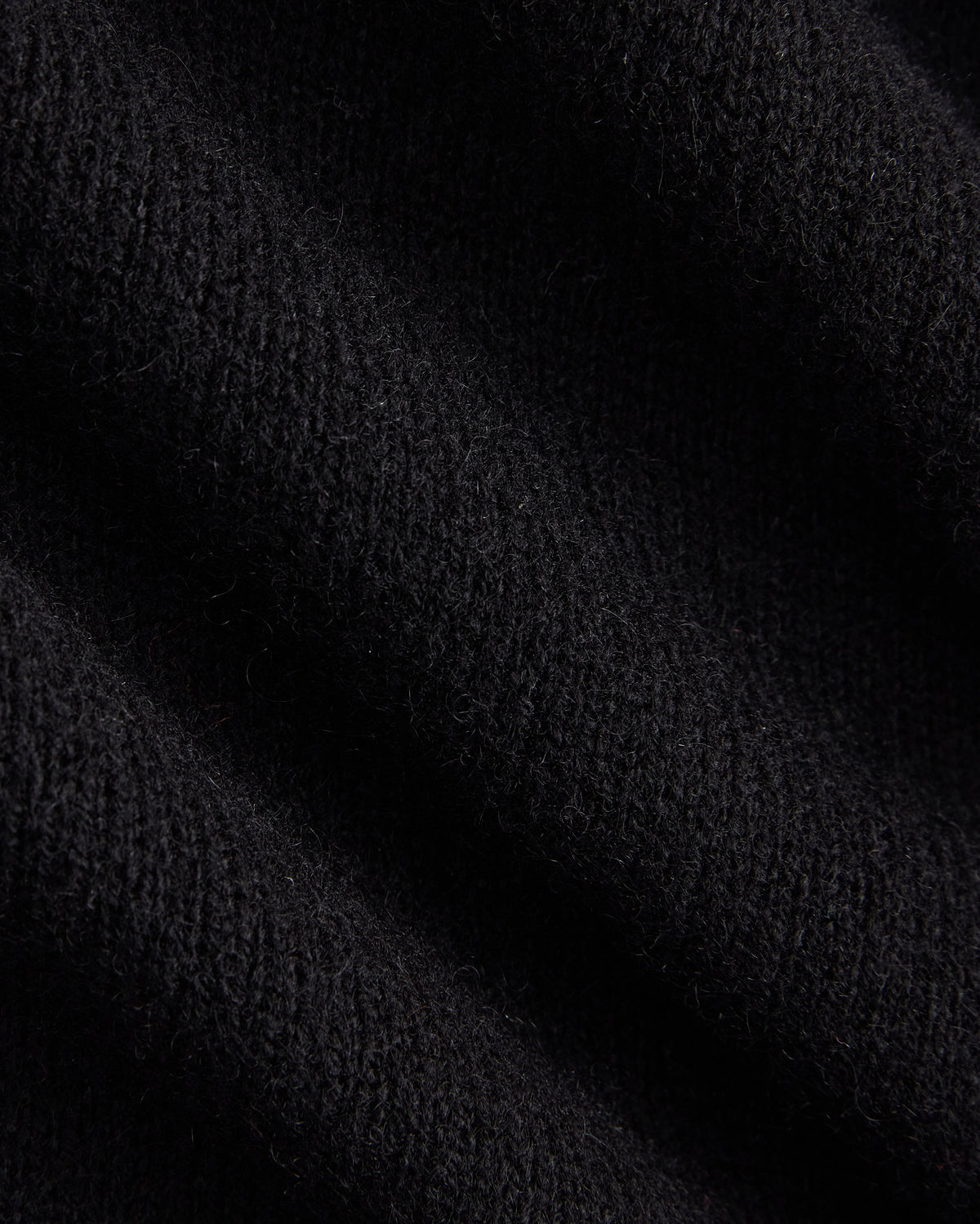 Cashmere High V Boyfriend Sweater | Black