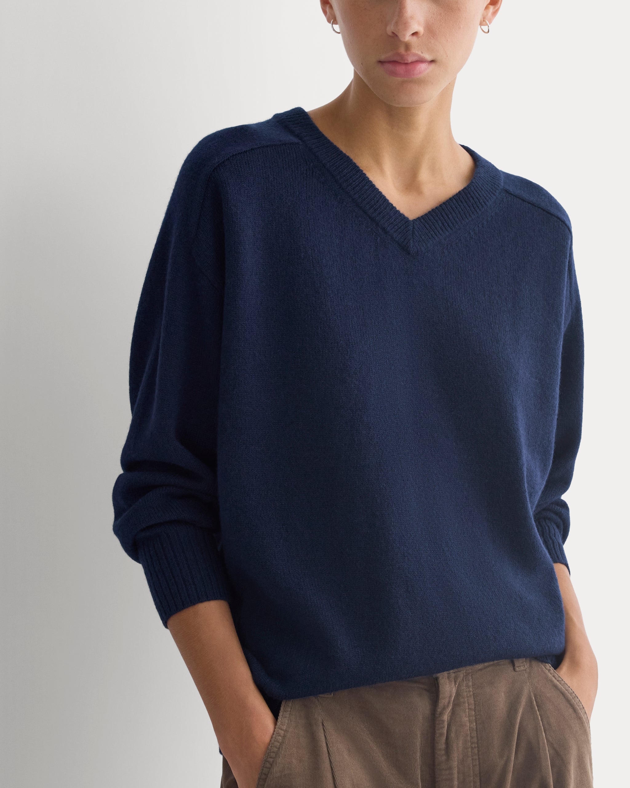 Cashmere High V Boyfriend Sweater | Navy