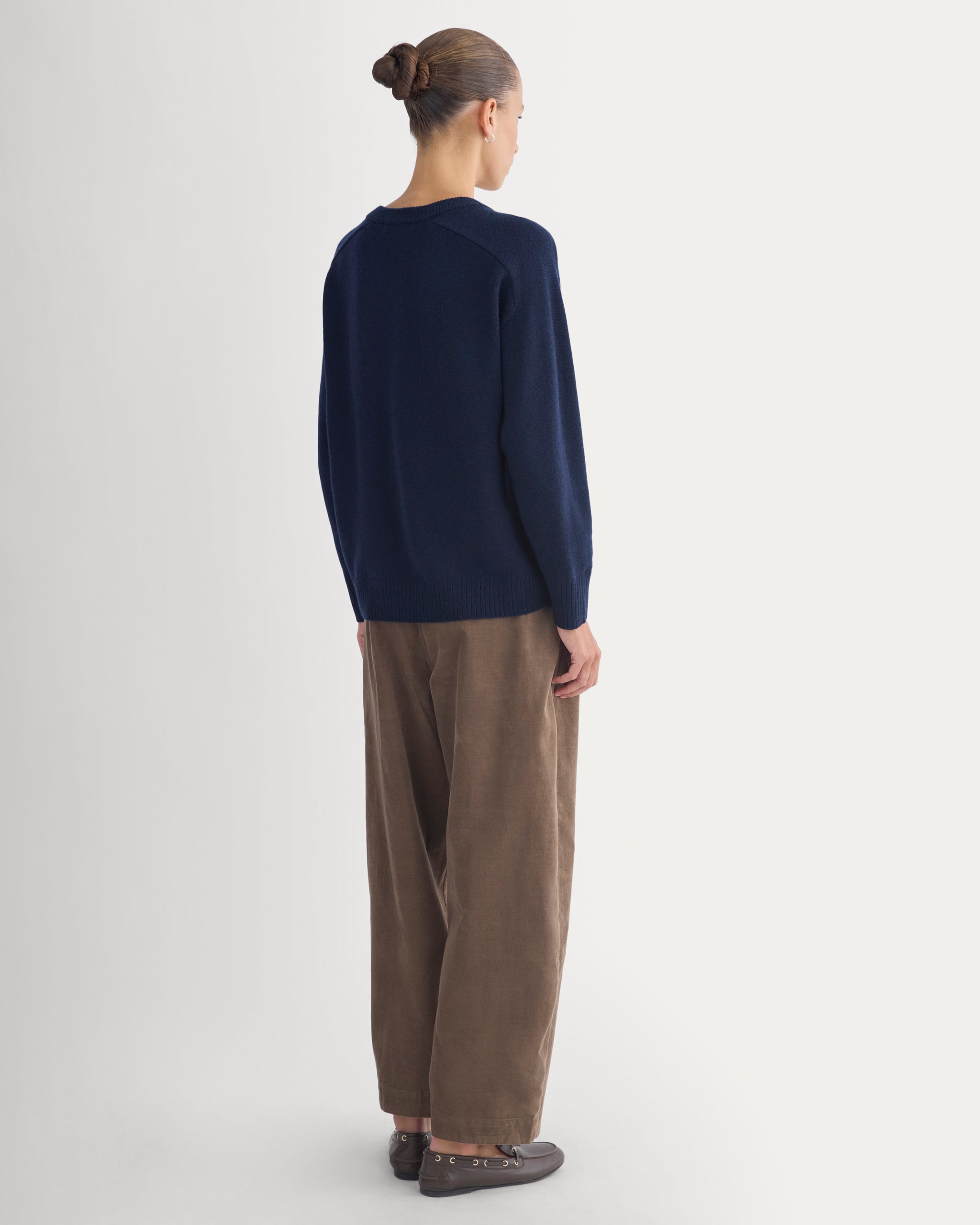 Cashmere High V Boyfriend Sweater | Navy