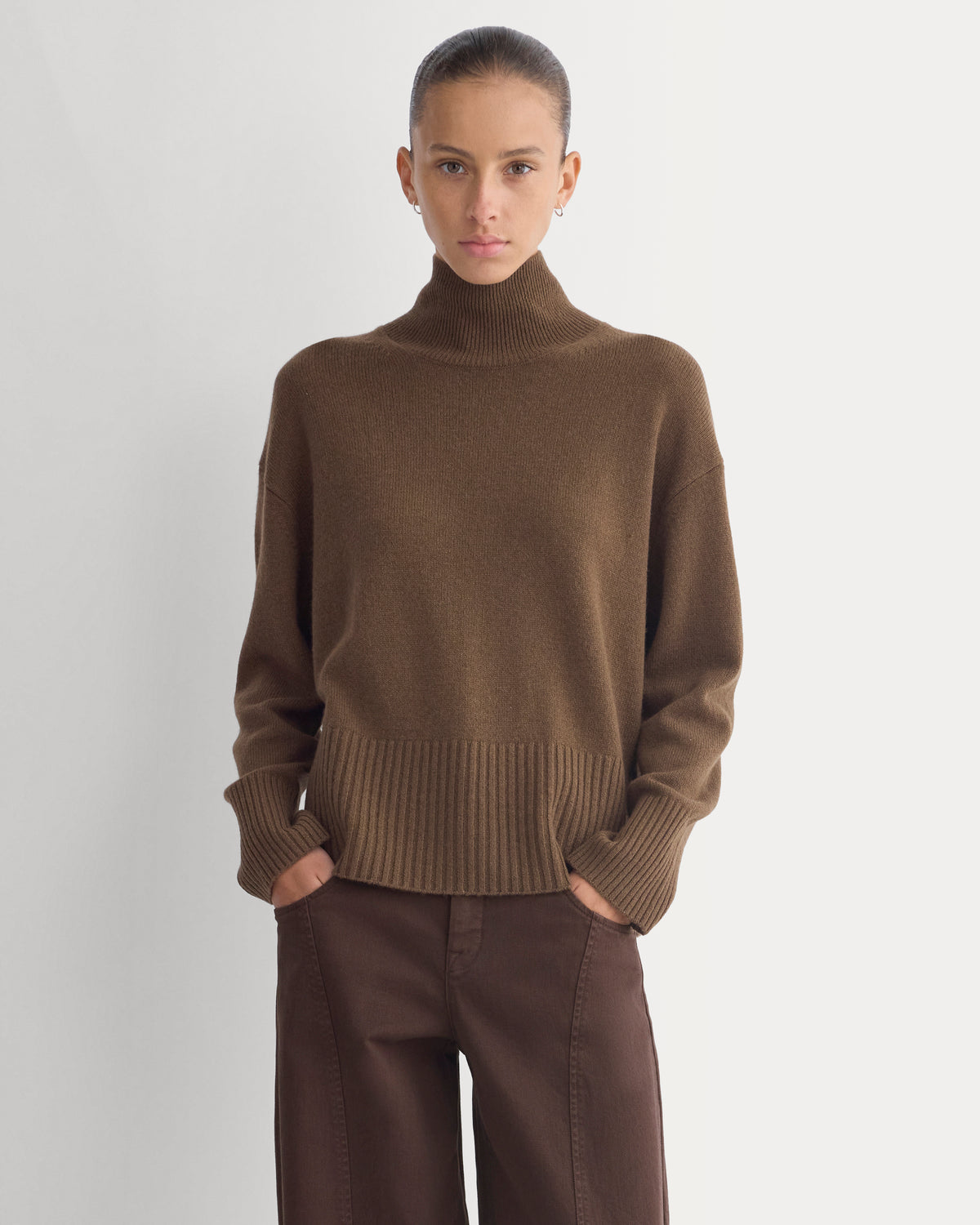 The Boxy Turtleneck in Cashmere | Cocoa