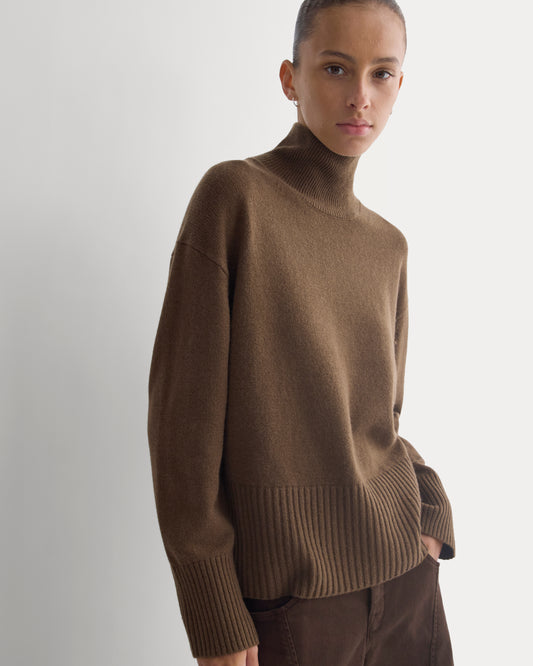 The Boxy Turtleneck in Cashmere | Cocoa