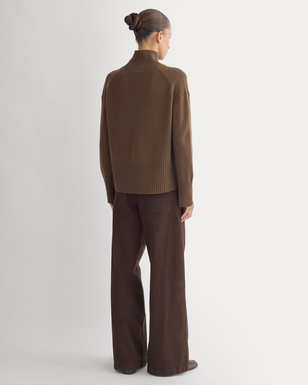 The Boxy Turtleneck in Cashmere | Cocoa