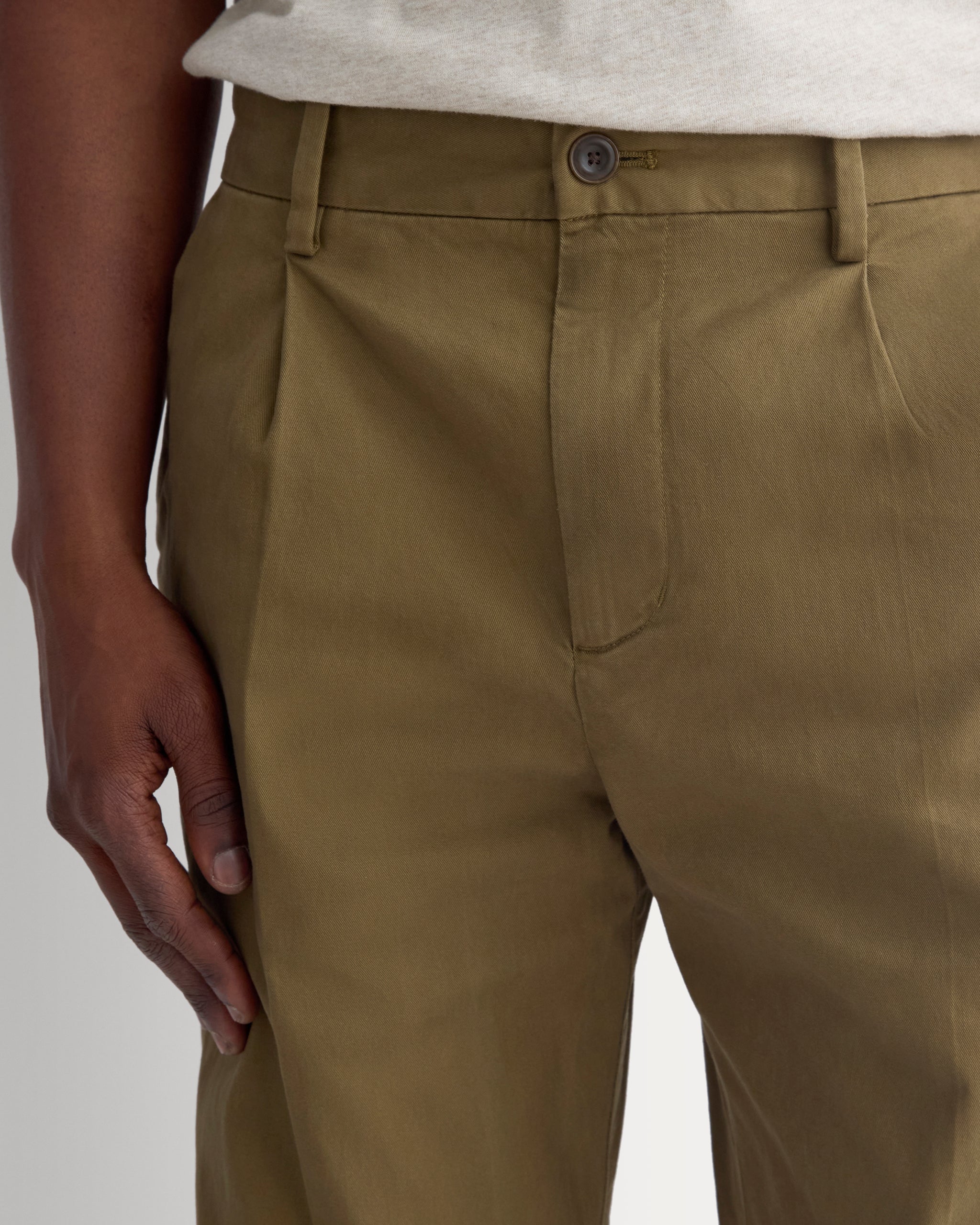 Pleated Everyday Chino | Olive