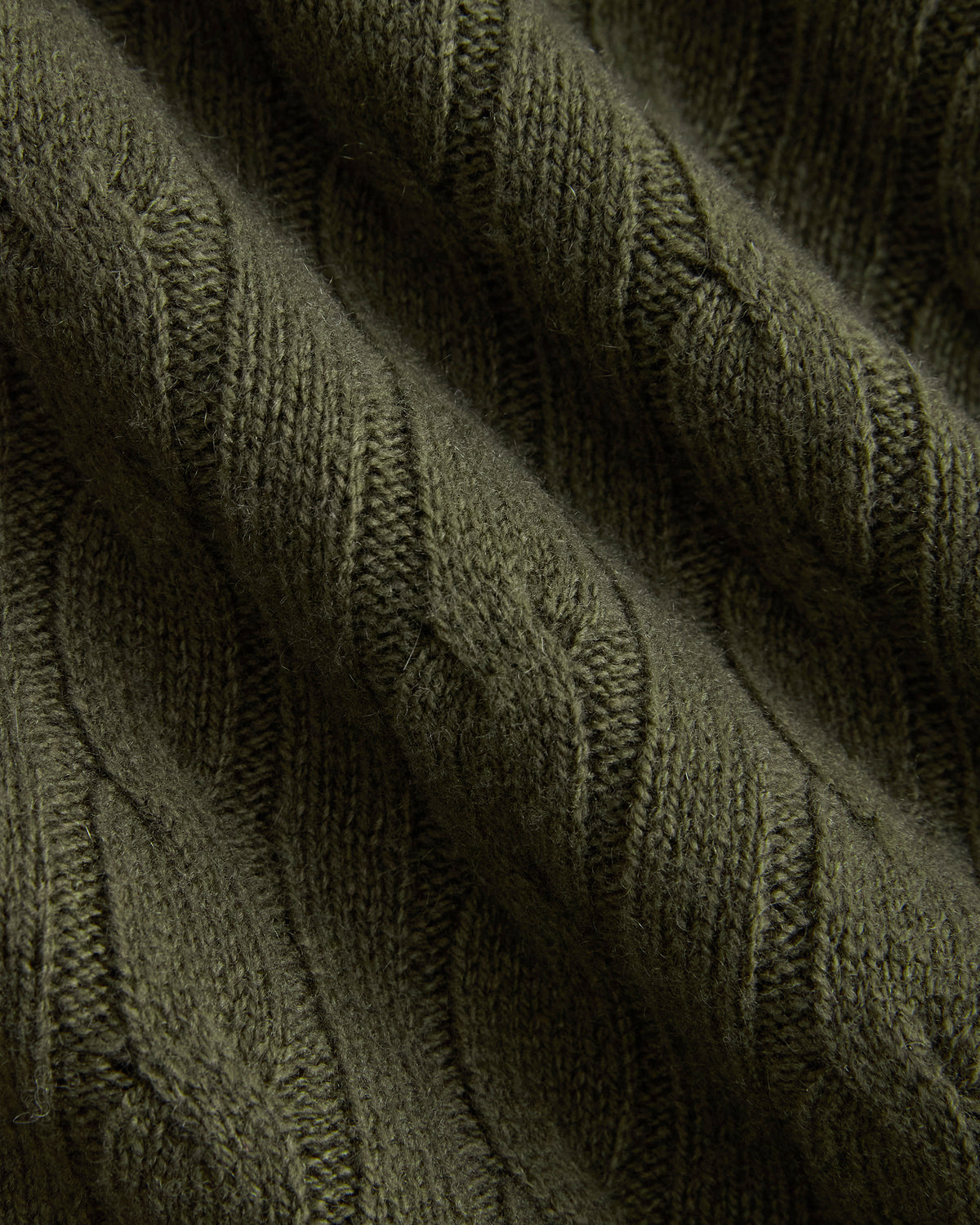 Cable Crew Neck in Wool Cashmere | Olive Night