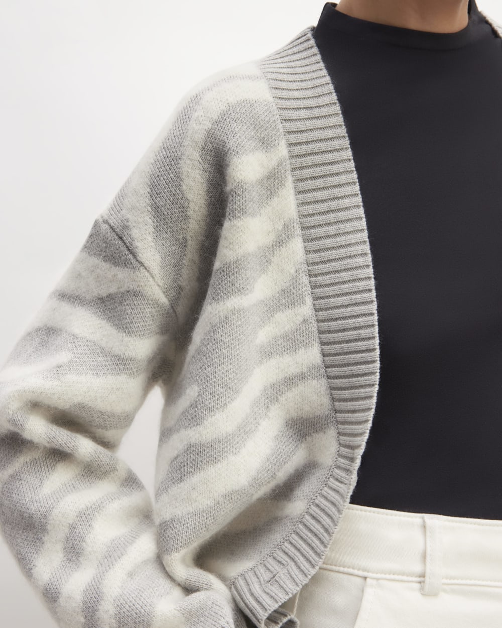 The Alpaca Tiger Jacquard Cardigan | Heathered Grey / Snow – Everlane