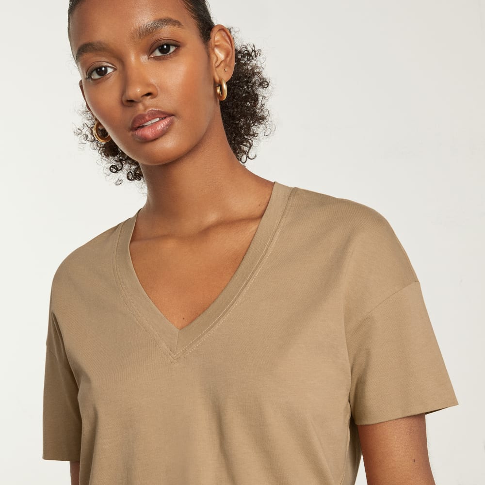 womens-organic-ctn-boxy-v-tee-iced-coffee