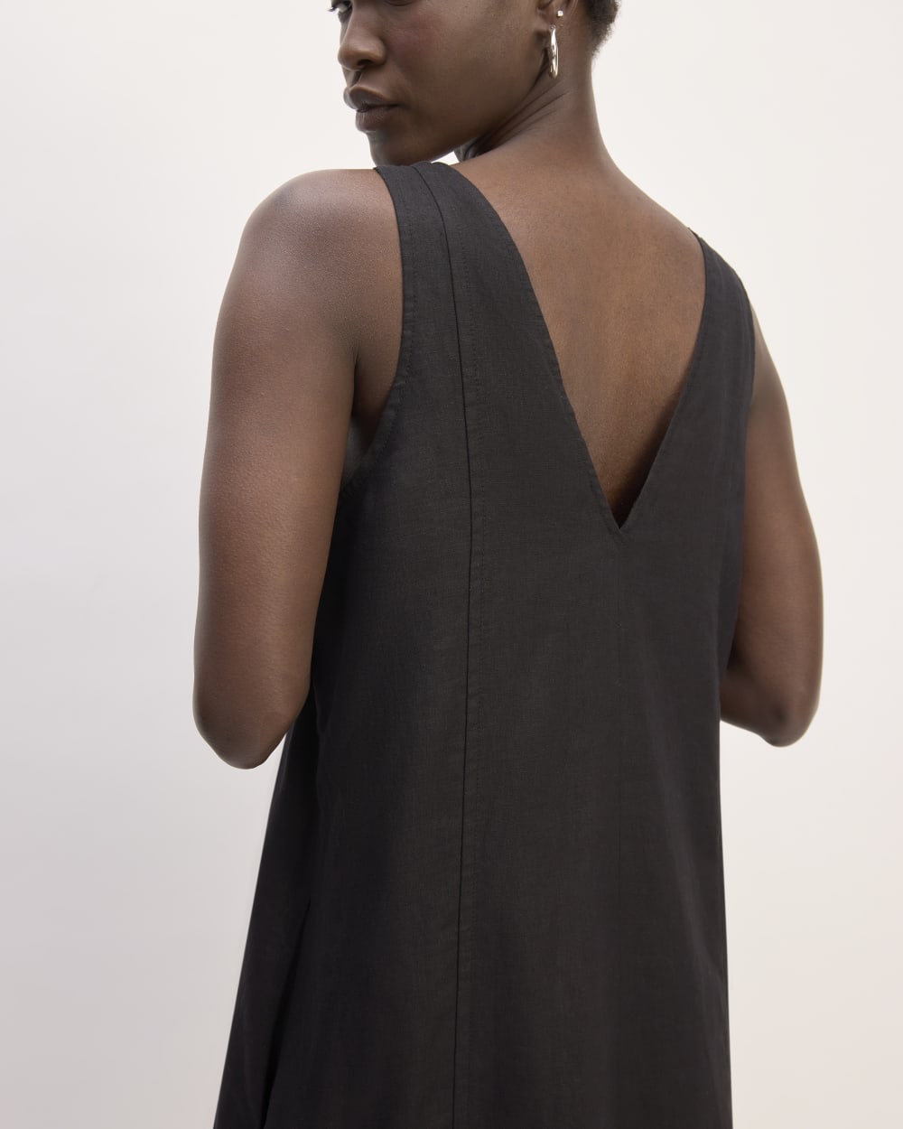 The Linen V-Neck Midi Dress | Black Everlane The Linen V-Neck Midi Dress | Black Everlane